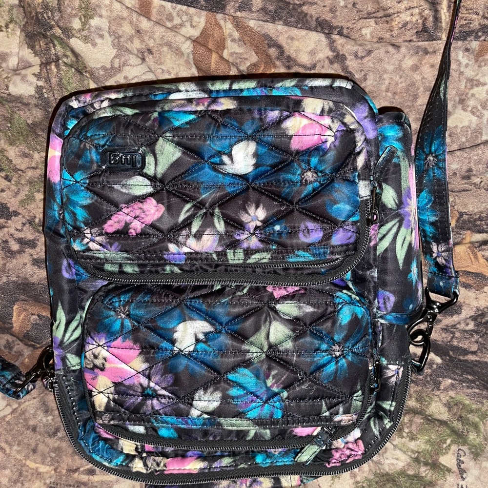 Lug Compass in Bloom Black EUC